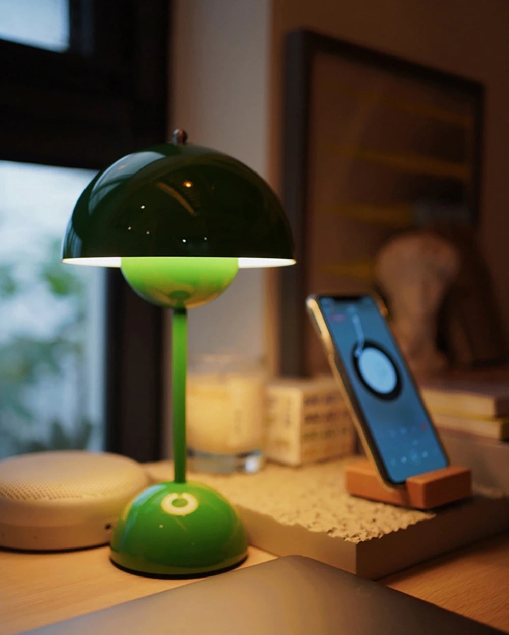 VP9 green color mushroom table lamp